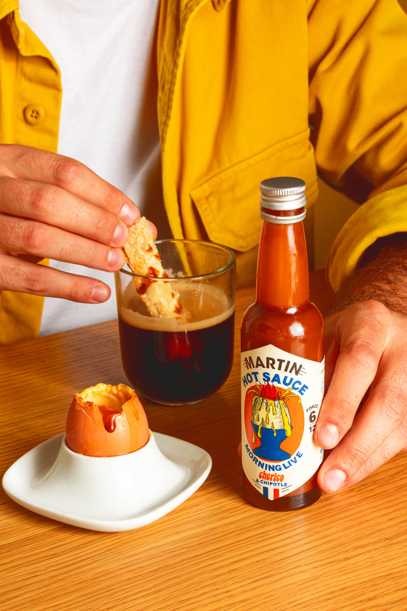 Petit-déjeuner avec la sauce Morning Live et une tasse de chicorée Cherico